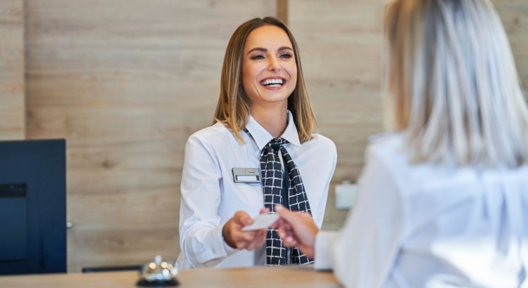 Hotel Check-out Bezahlung Foto iStock macniak